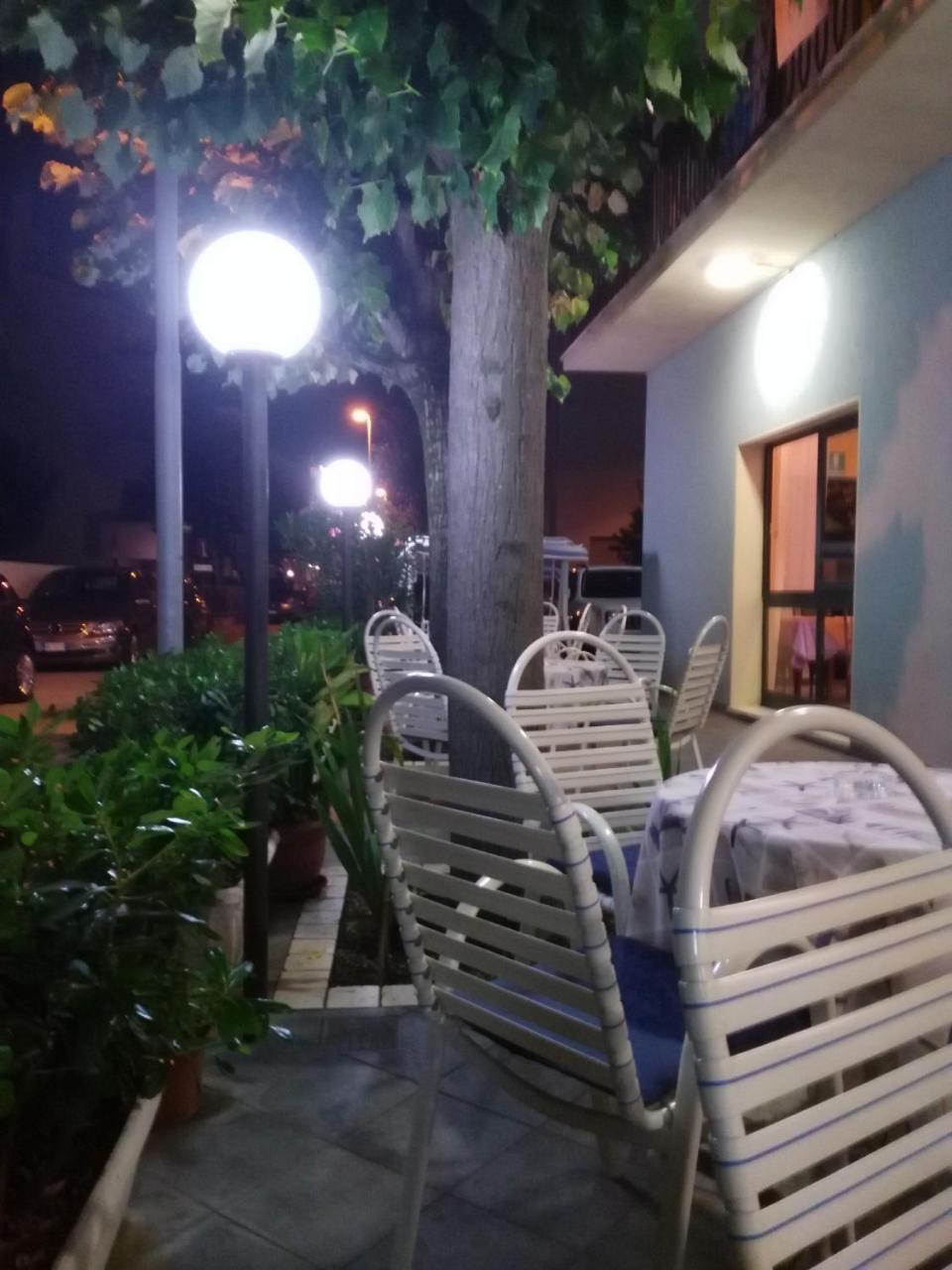 Hotel Marittimo Rímini Exterior foto