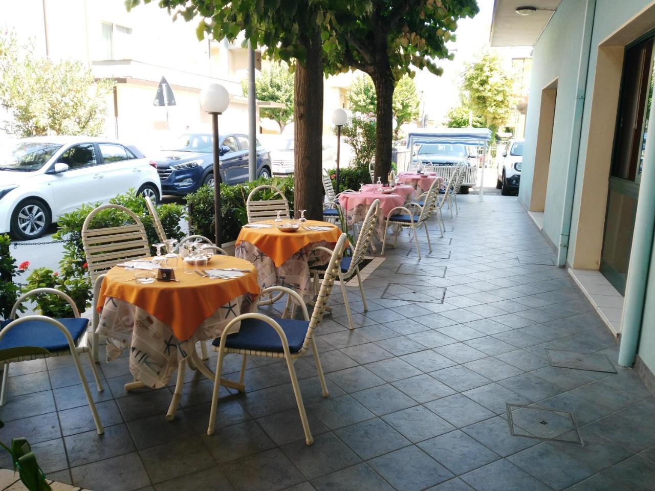 Hotel Marittimo Rímini Exterior foto